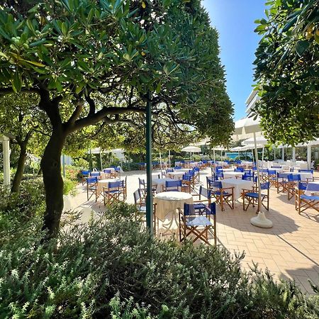 Hotel Parco Delle Rose Silvi Marina Exterior photo