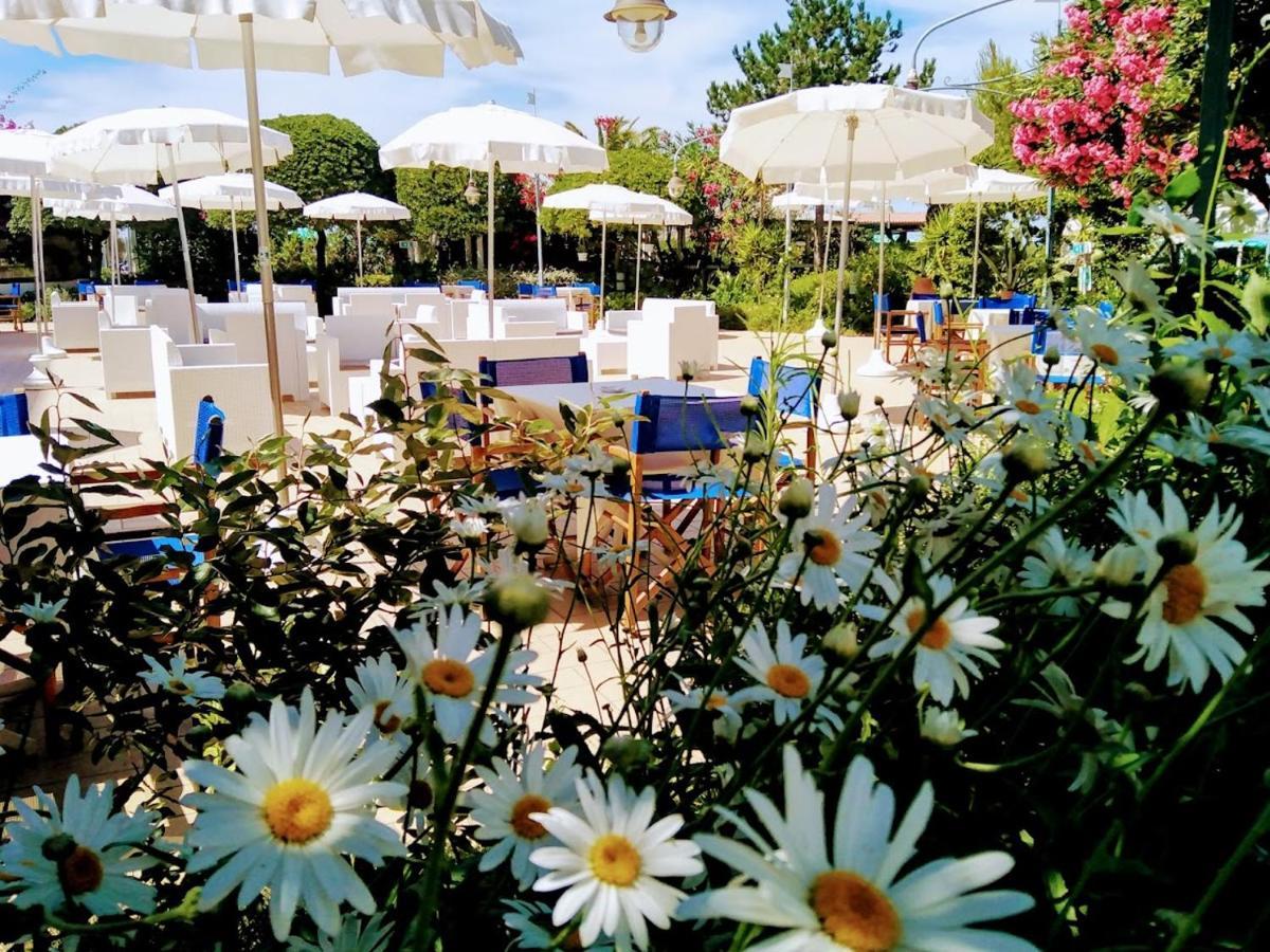 Hotel Parco Delle Rose Silvi Marina Exterior photo