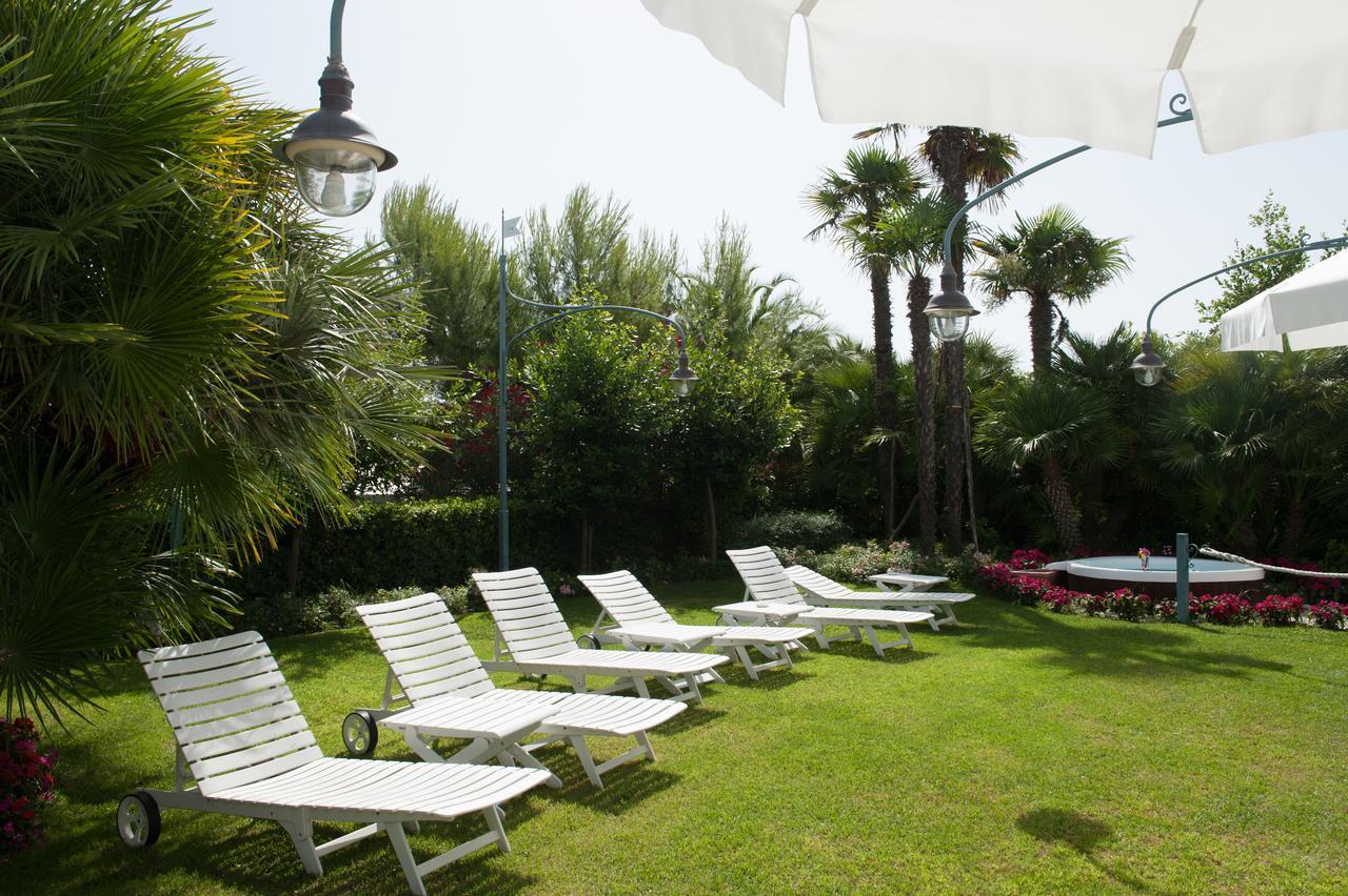 Hotel Parco Delle Rose Silvi Marina Exterior photo